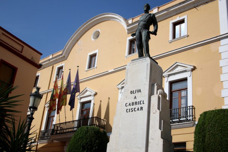 La Universitat Estacional arriba a Oliva amb «Educació, Convivència i Ciutadania»