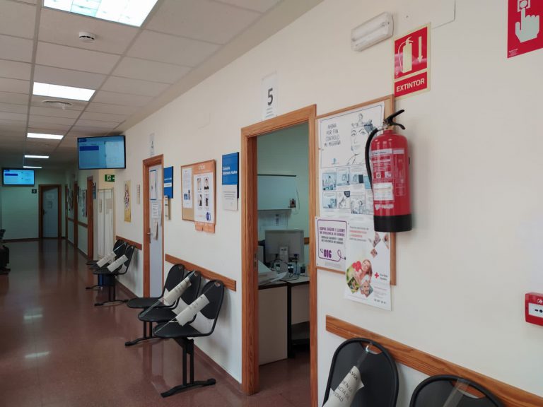 El centro de salud de Villalonga ya cuenta con pantallas de turnos